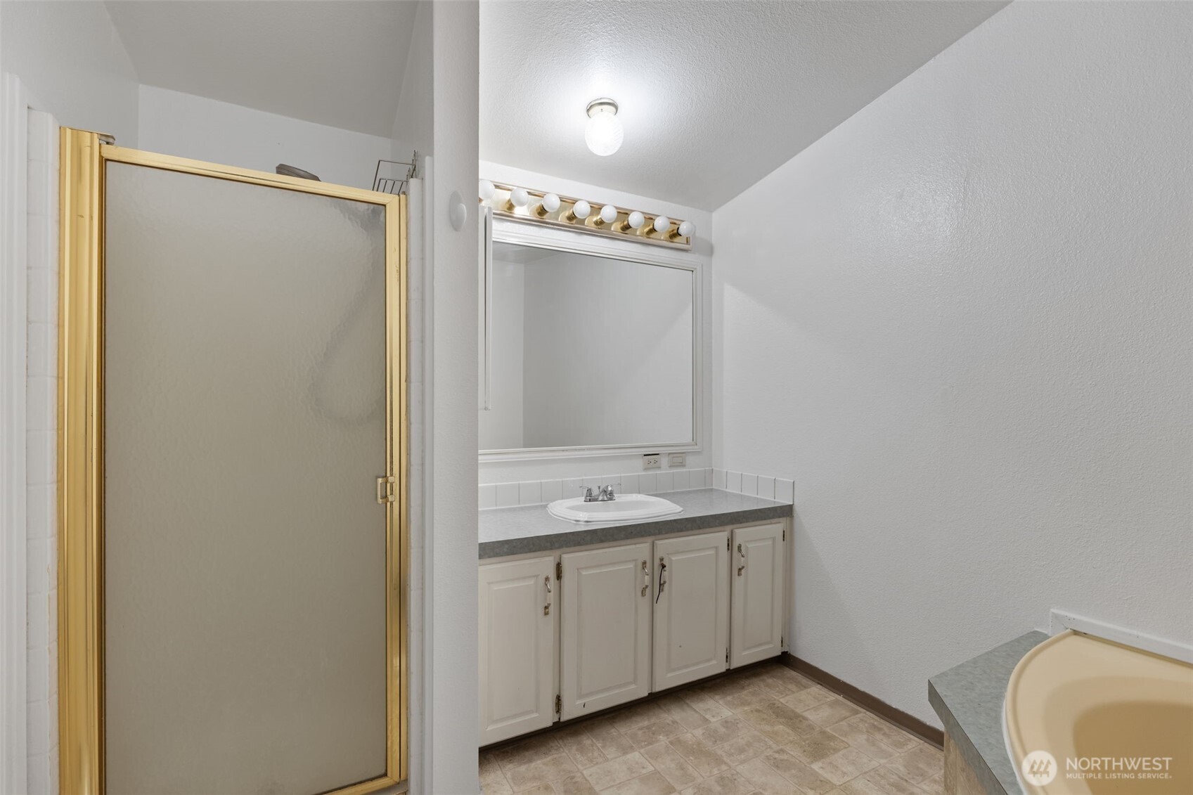 222 Maple Avenue 22 Property Photo 24