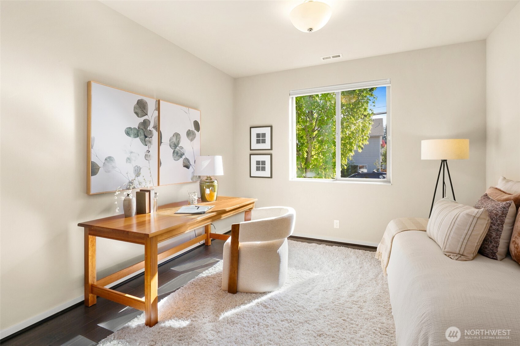 17504 92nd Place Property Photo 12