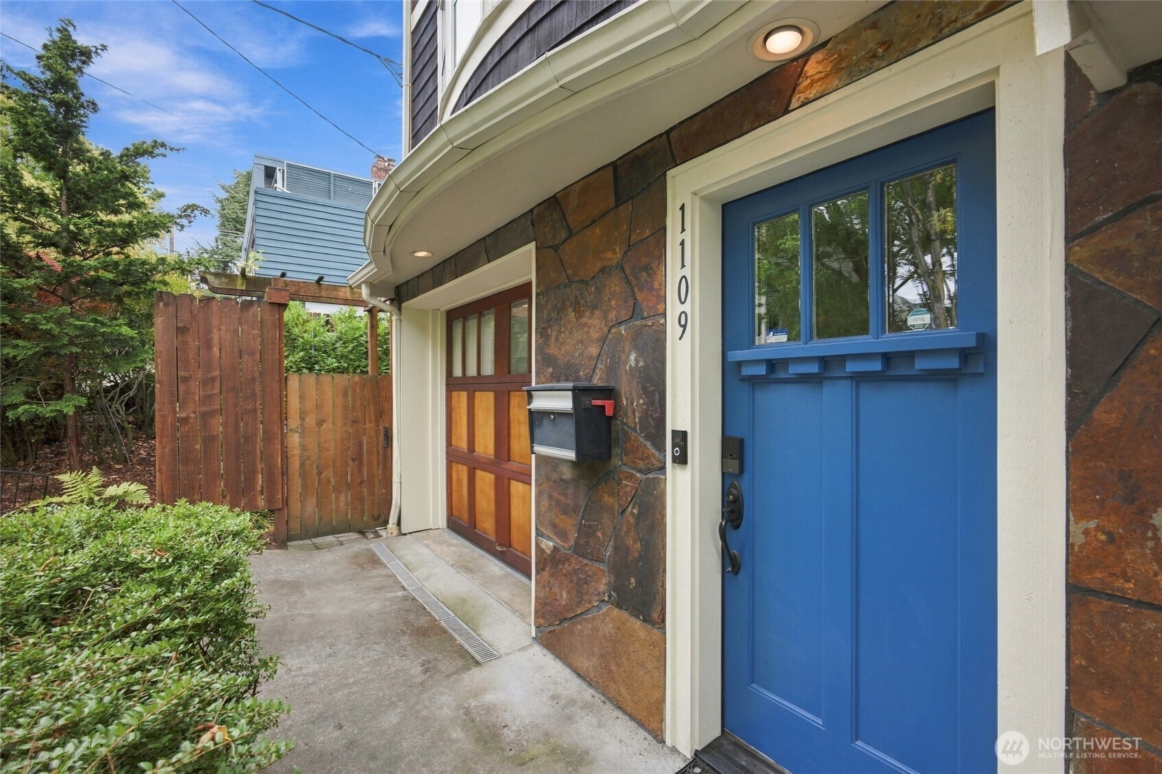 1109 E Harrison Street Property Photo 2