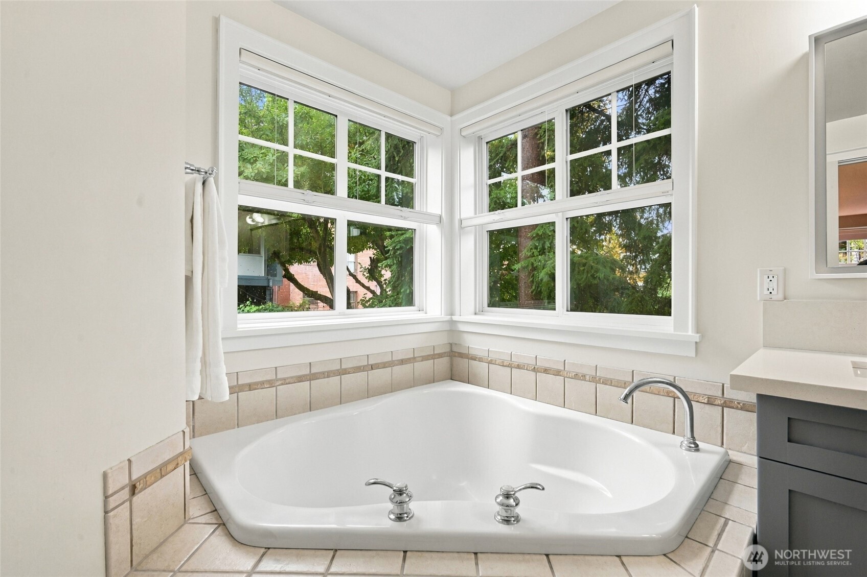 1109 E Harrison Street Property Photo 16