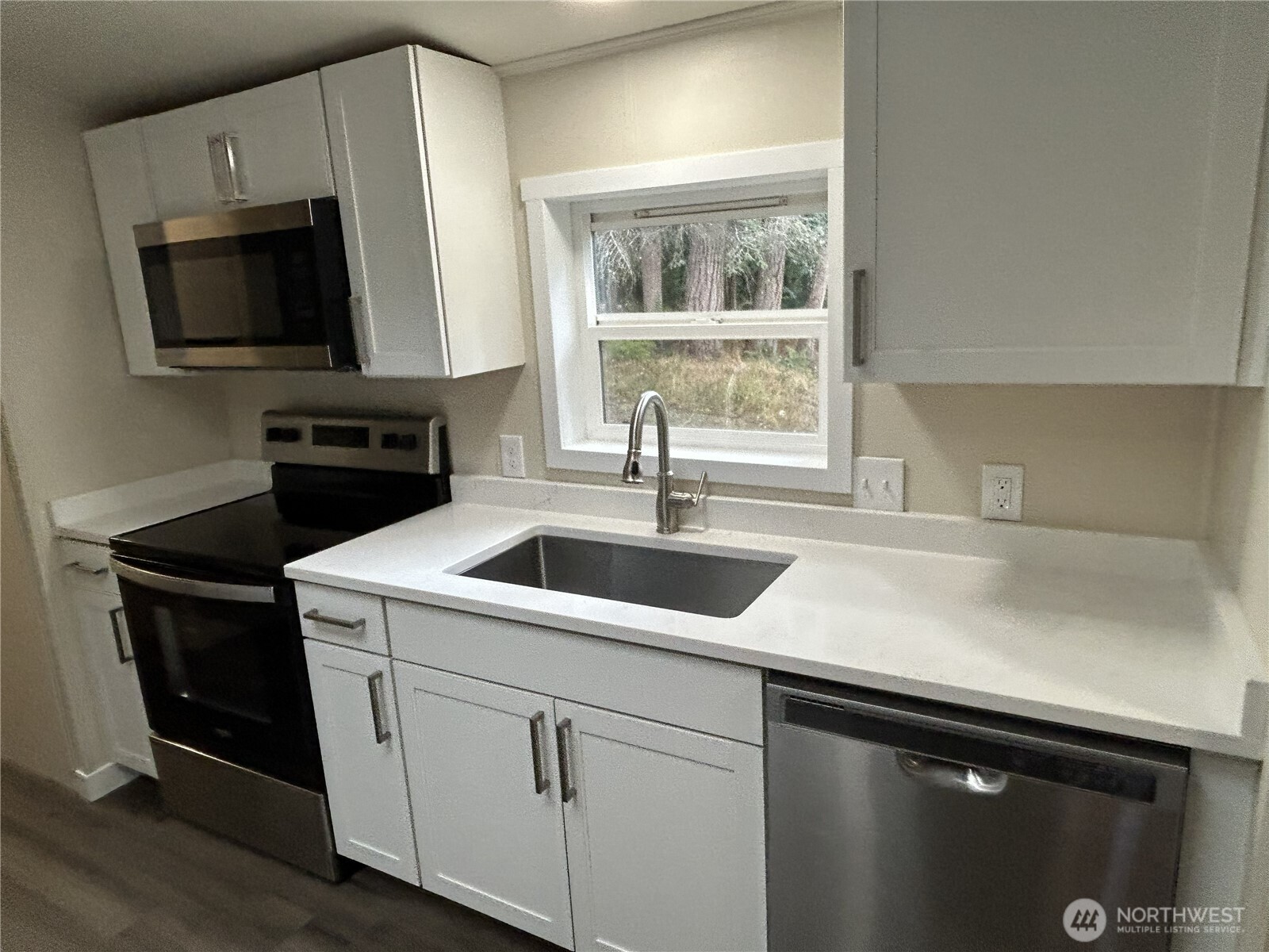8331 Daphne Court Property Photo 6