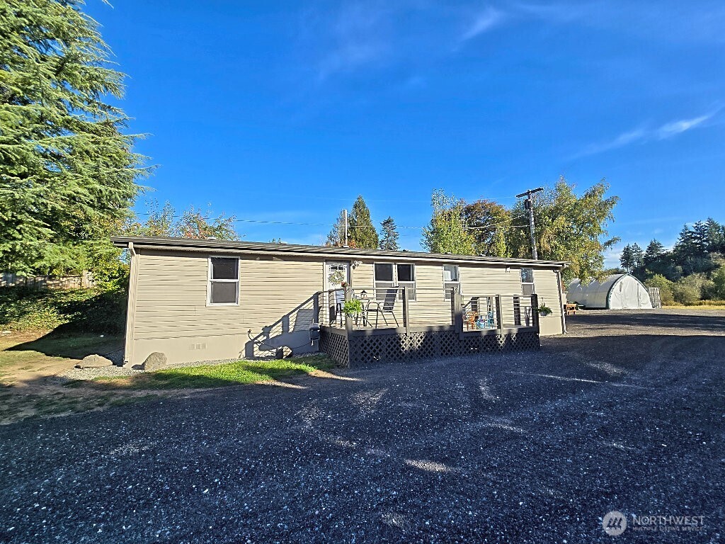 1525 Linwood Avenue Property Photo 1