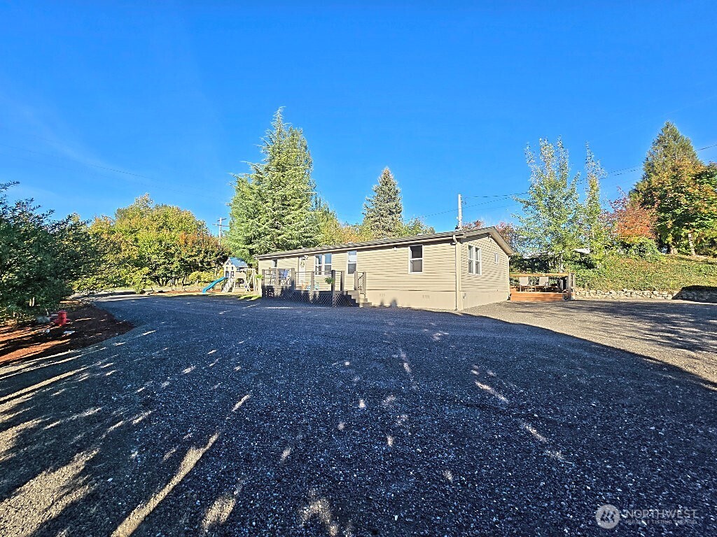1525 Linwood Avenue Property Photo 2