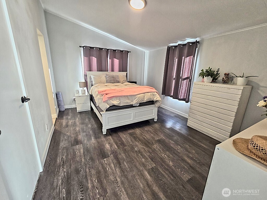 1525 Linwood Avenue Property Photo 7