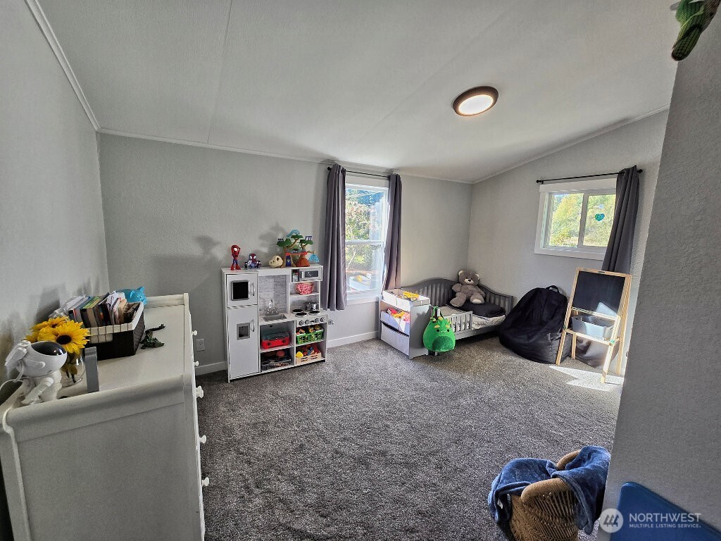 1525 Linwood Avenue Property Photo 8
