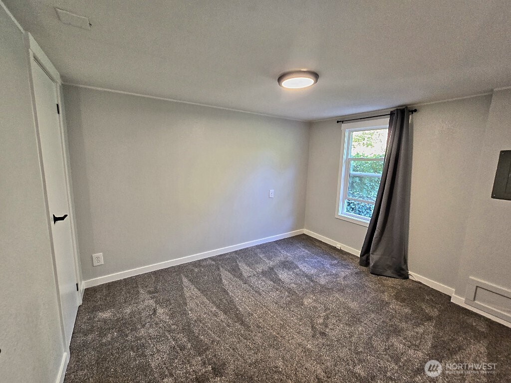 1525 Linwood Avenue Property Photo 12