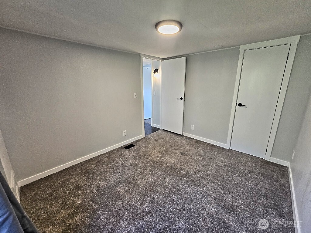 1525 Linwood Avenue Property Photo 13