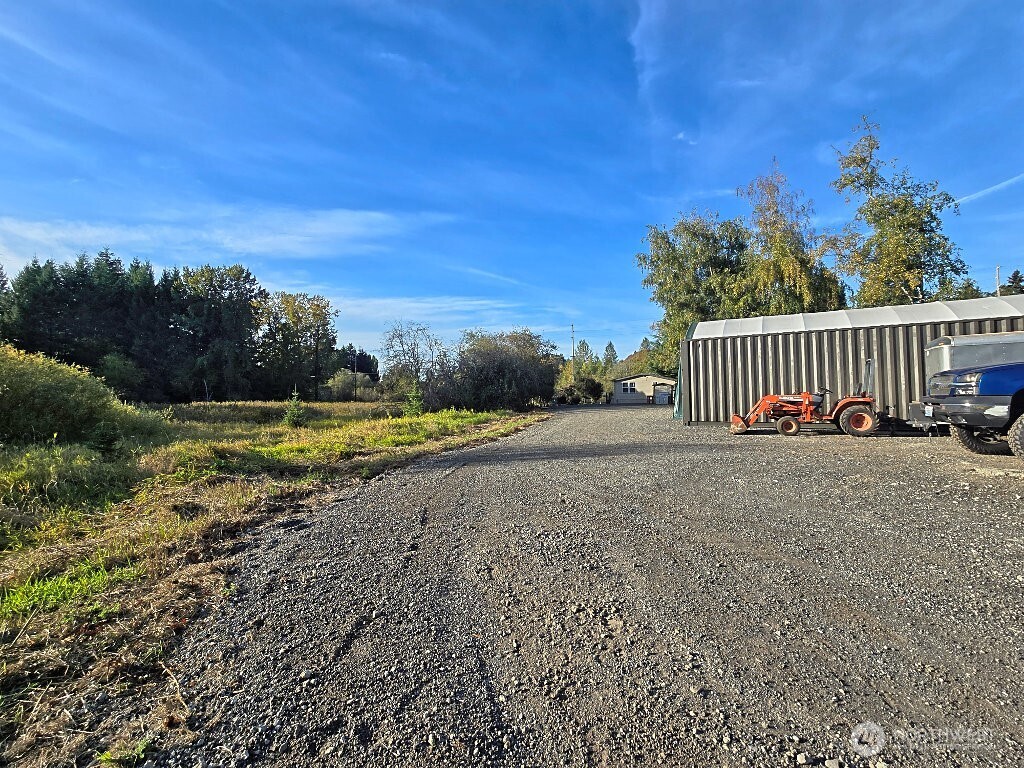 1525 Linwood Avenue Property Photo 18