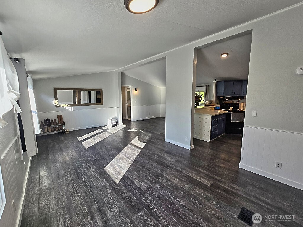 1525 Linwood Avenue Property Photo 22