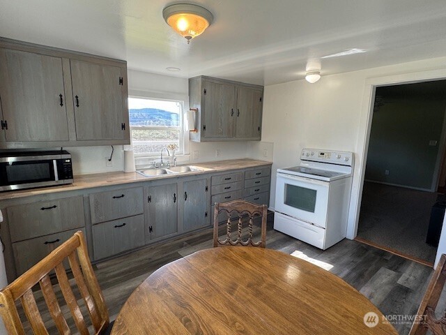 296 Mossyrock Road Property Photo 9