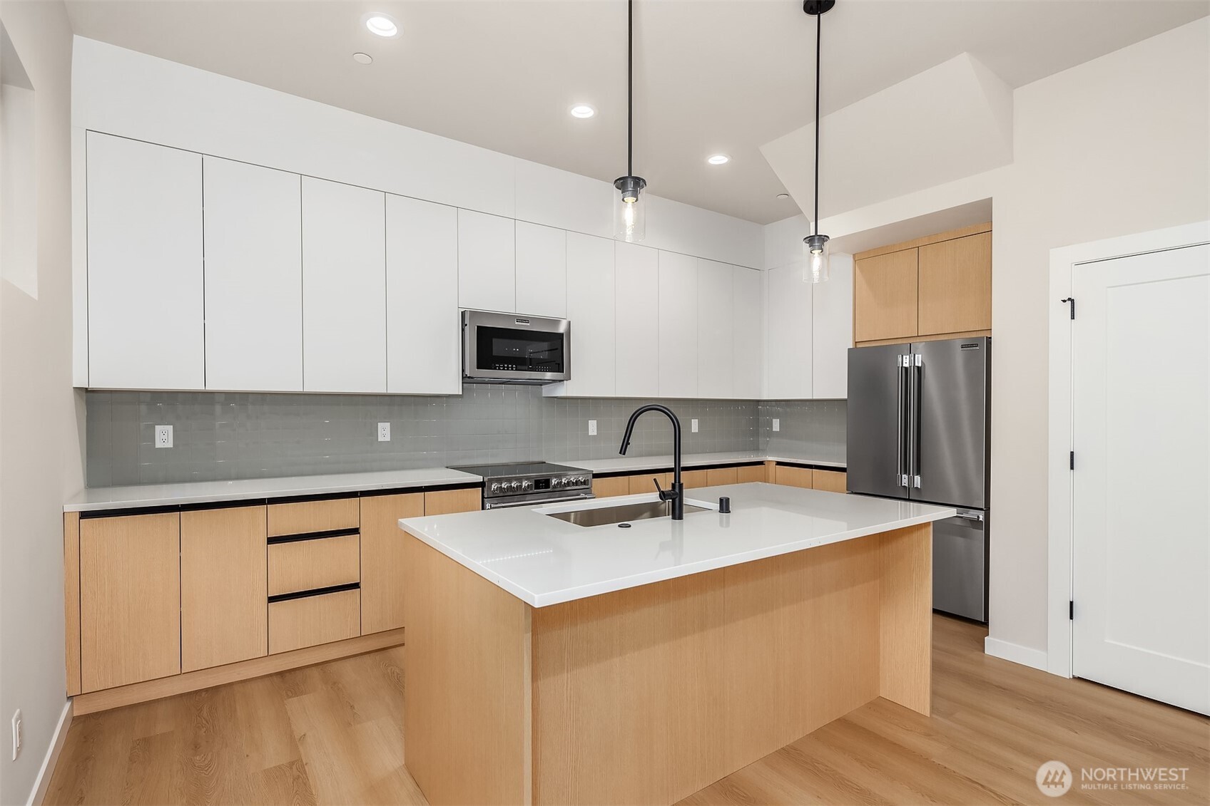 3842 Linden Avenue Property Photo 4