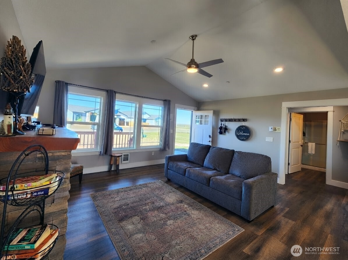 995 Alida Court Property Photo 11