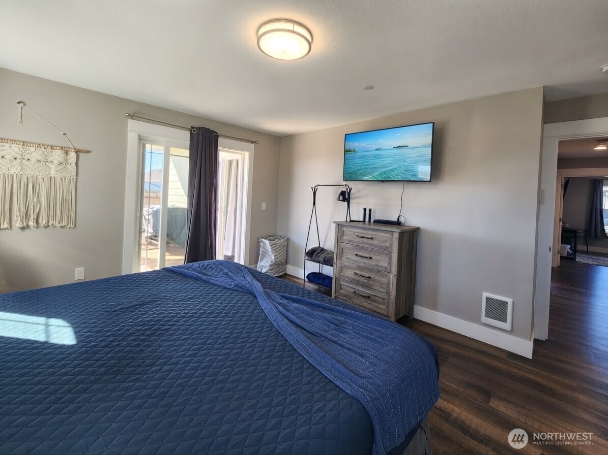995 Alida Court Property Photo 16