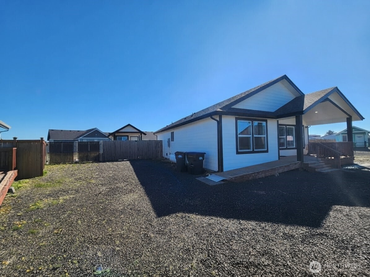 995 Alida Court Property Photo 33