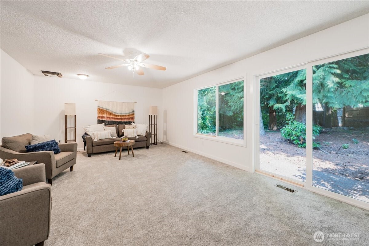 5905 147th Street Property Photo 9