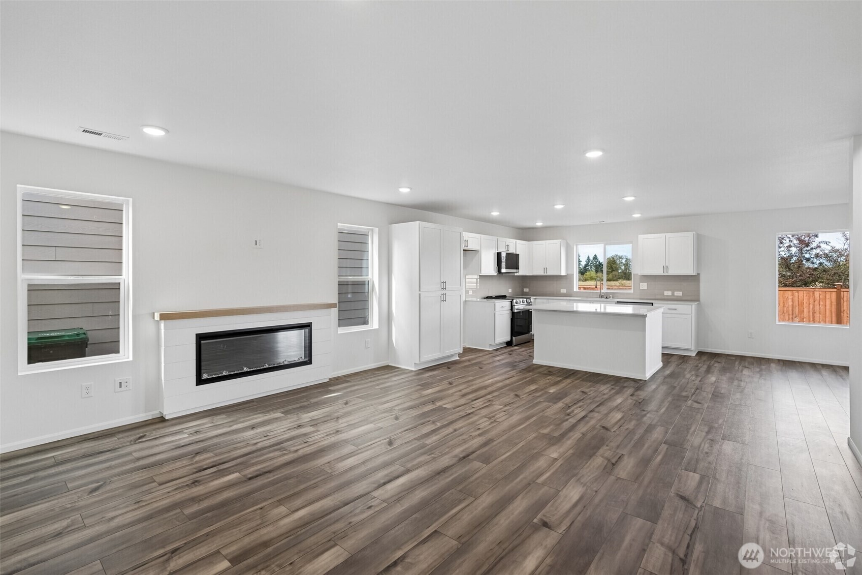 9933 Ferns Loop Property Photo 17