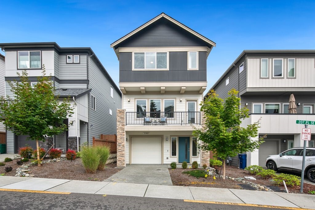 309 207th Place Property Photo 1