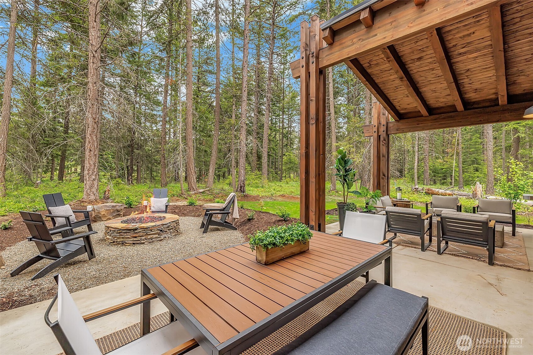 1400 Kokanee Loop Property Photo 6