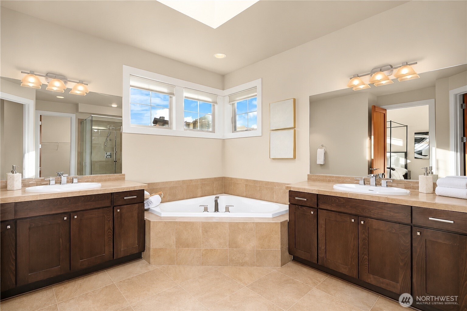 1036 N 42nd Place Property Photo 14