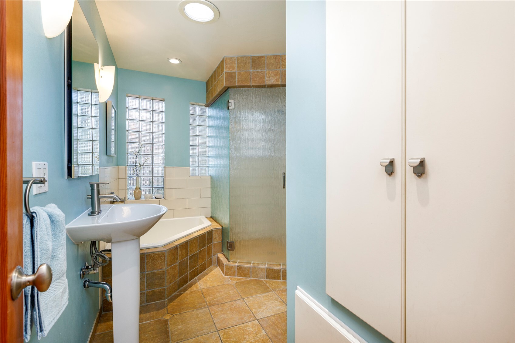 12051 4th Avenue Property Photo 10