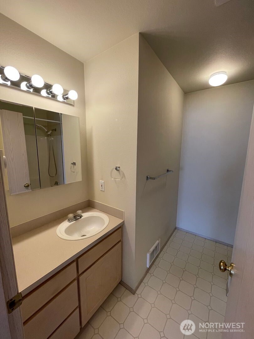 3208 Rockefeller Avenue B/d Property Photo 7