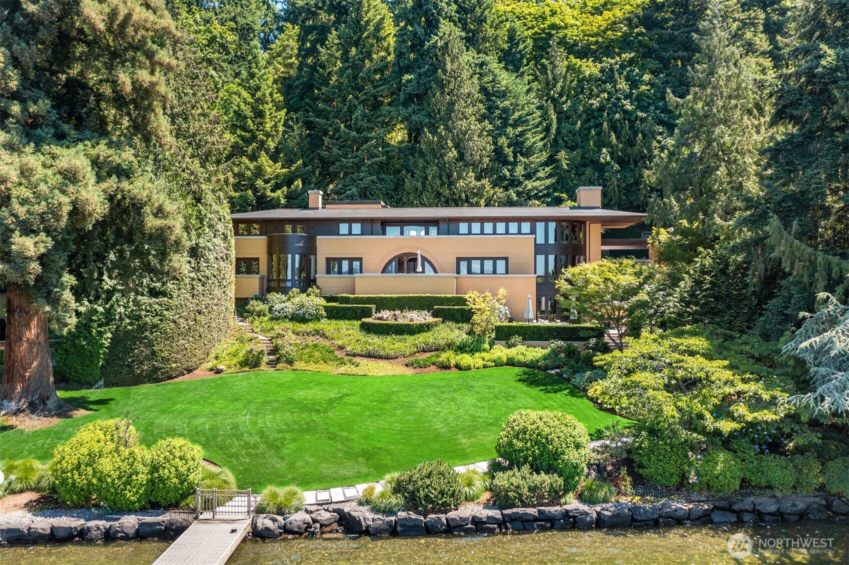 415 Shoreland Drive Property Photo 3