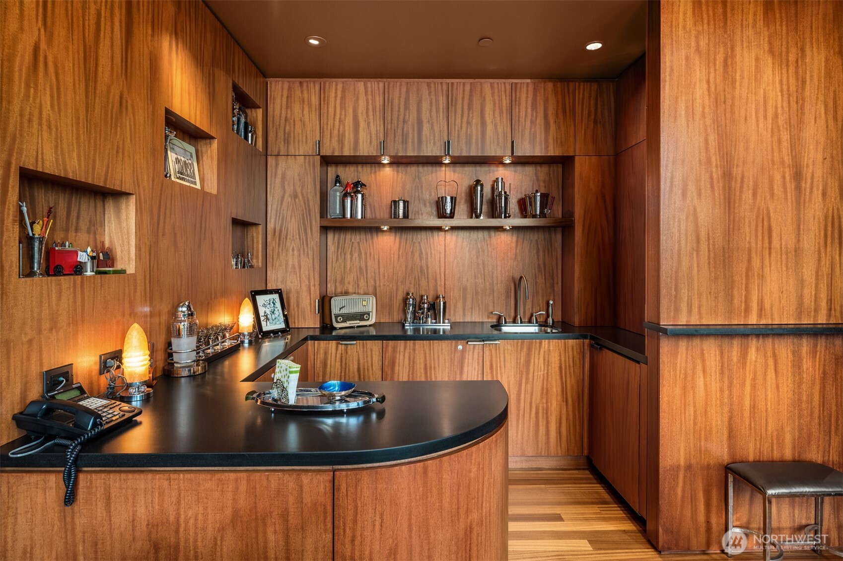 415 Shoreland Drive Property Photo 13