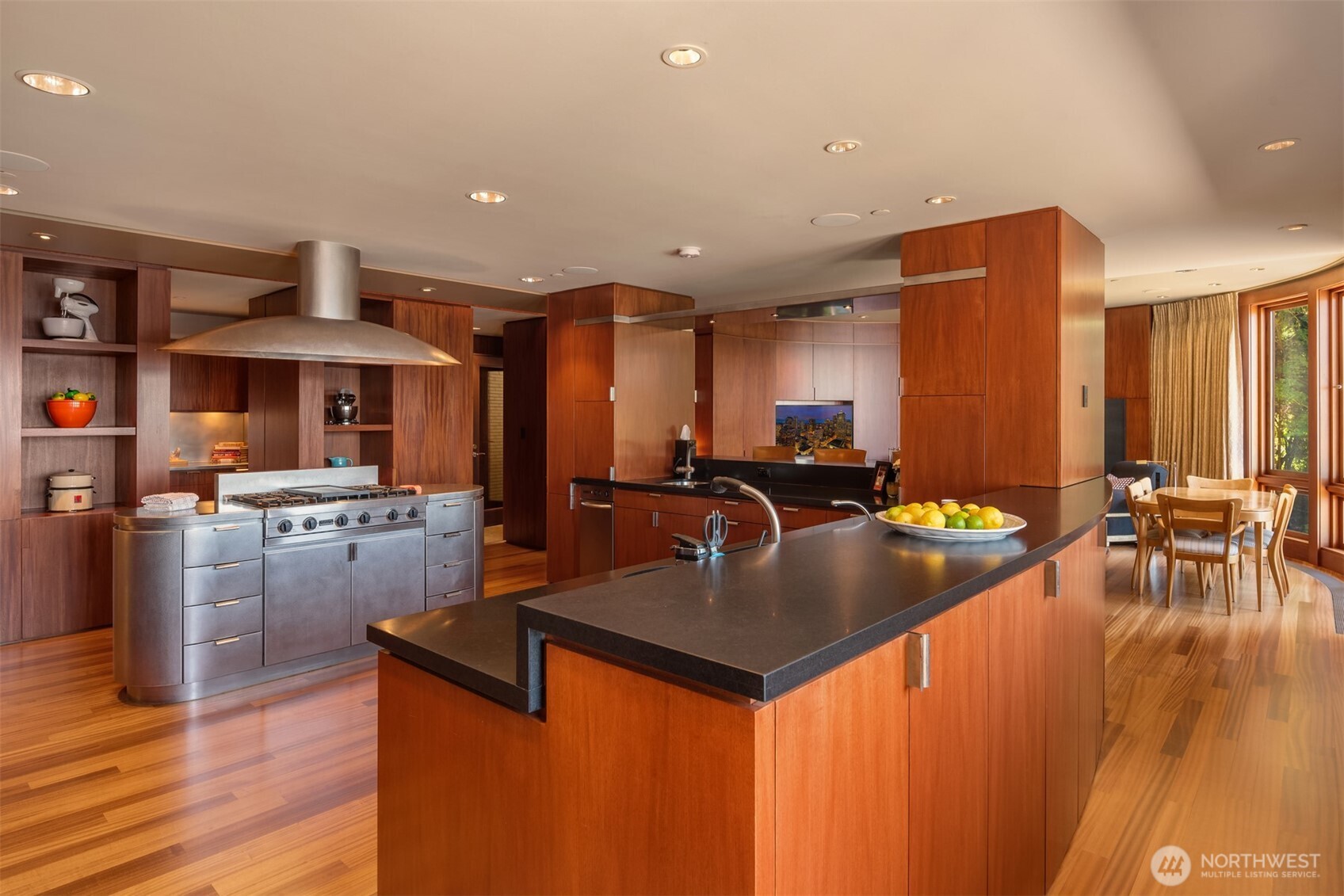 415 Shoreland Drive Property Photo 14