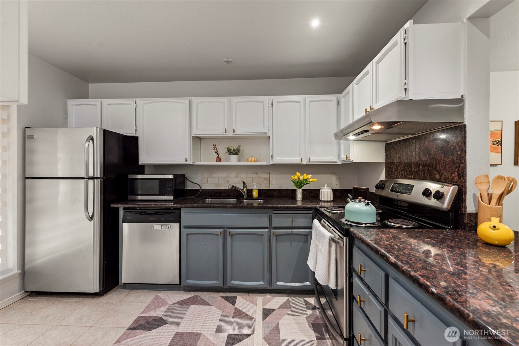 1622 103rd Place L2 Property Photo 9
