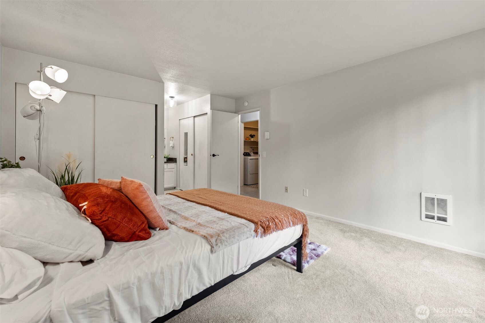 1622 103rd Place L2 Property Photo 12