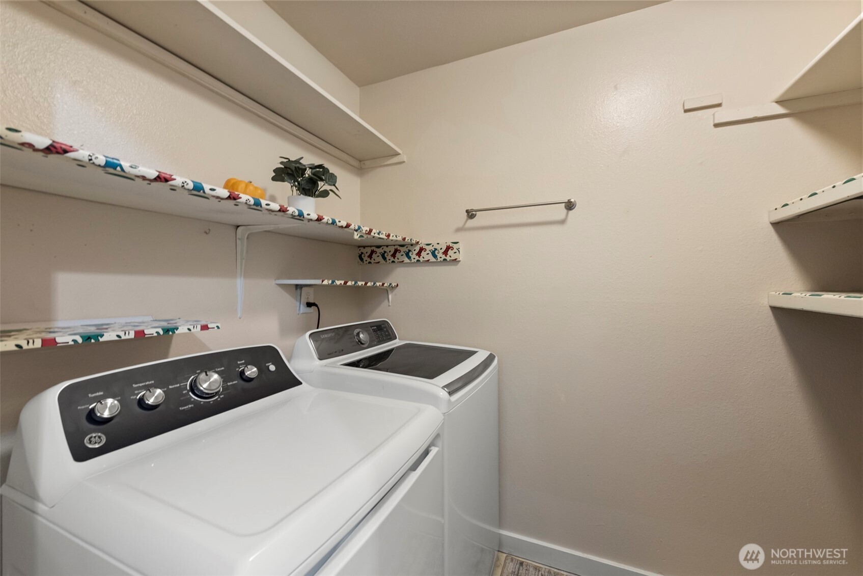 1622 103rd Place L2 Property Photo 17