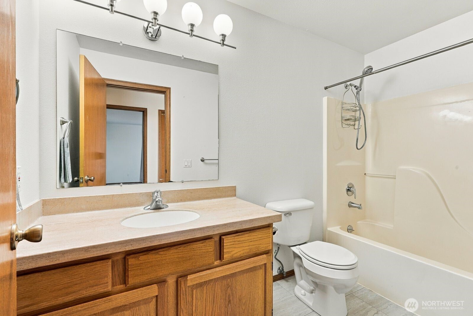 701 N Willow Street Property Photo 18