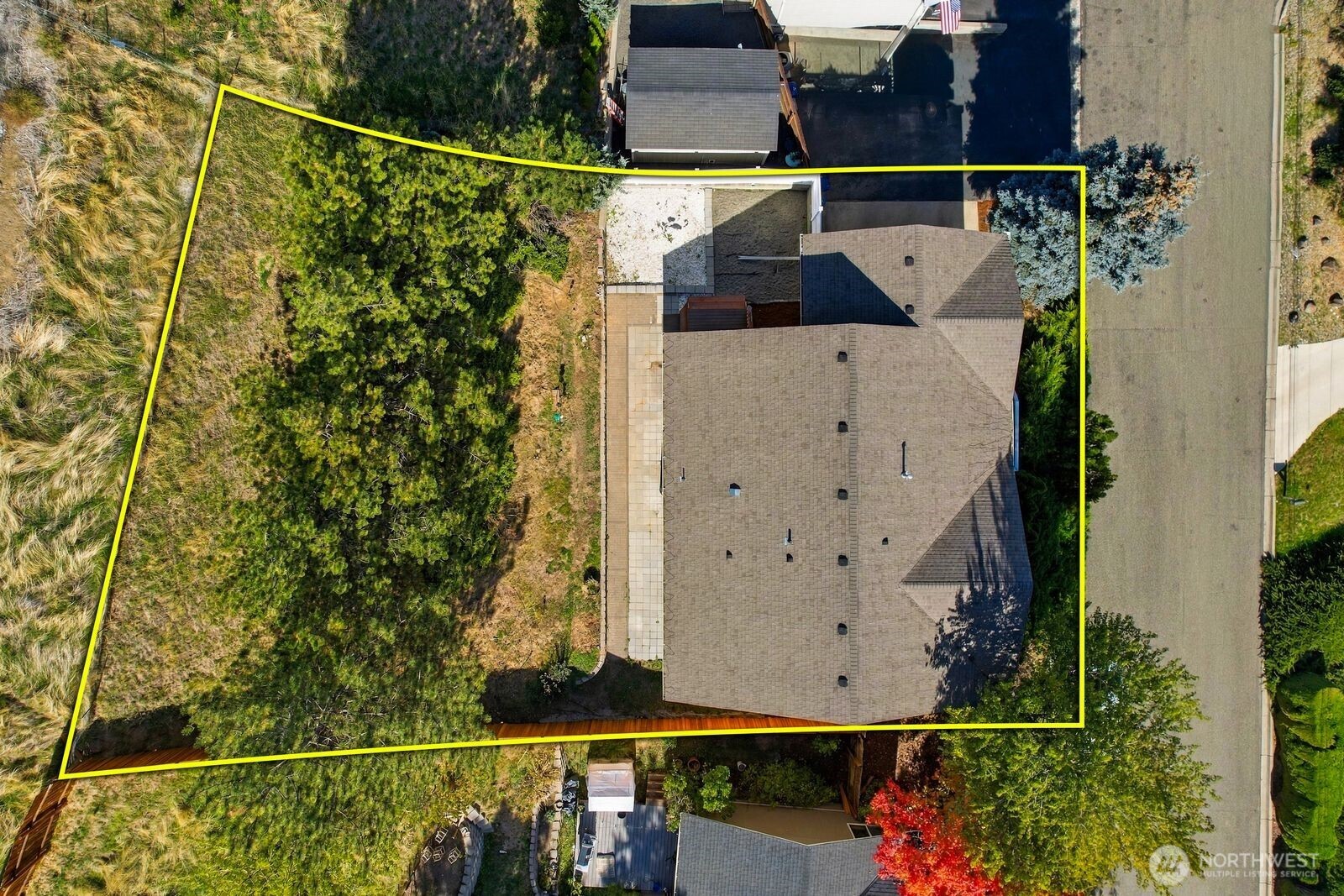 701 N Willow Street Property Photo 40