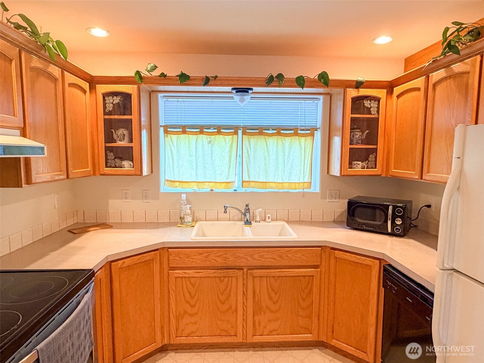 1344 Hancock Street Property Photo 8