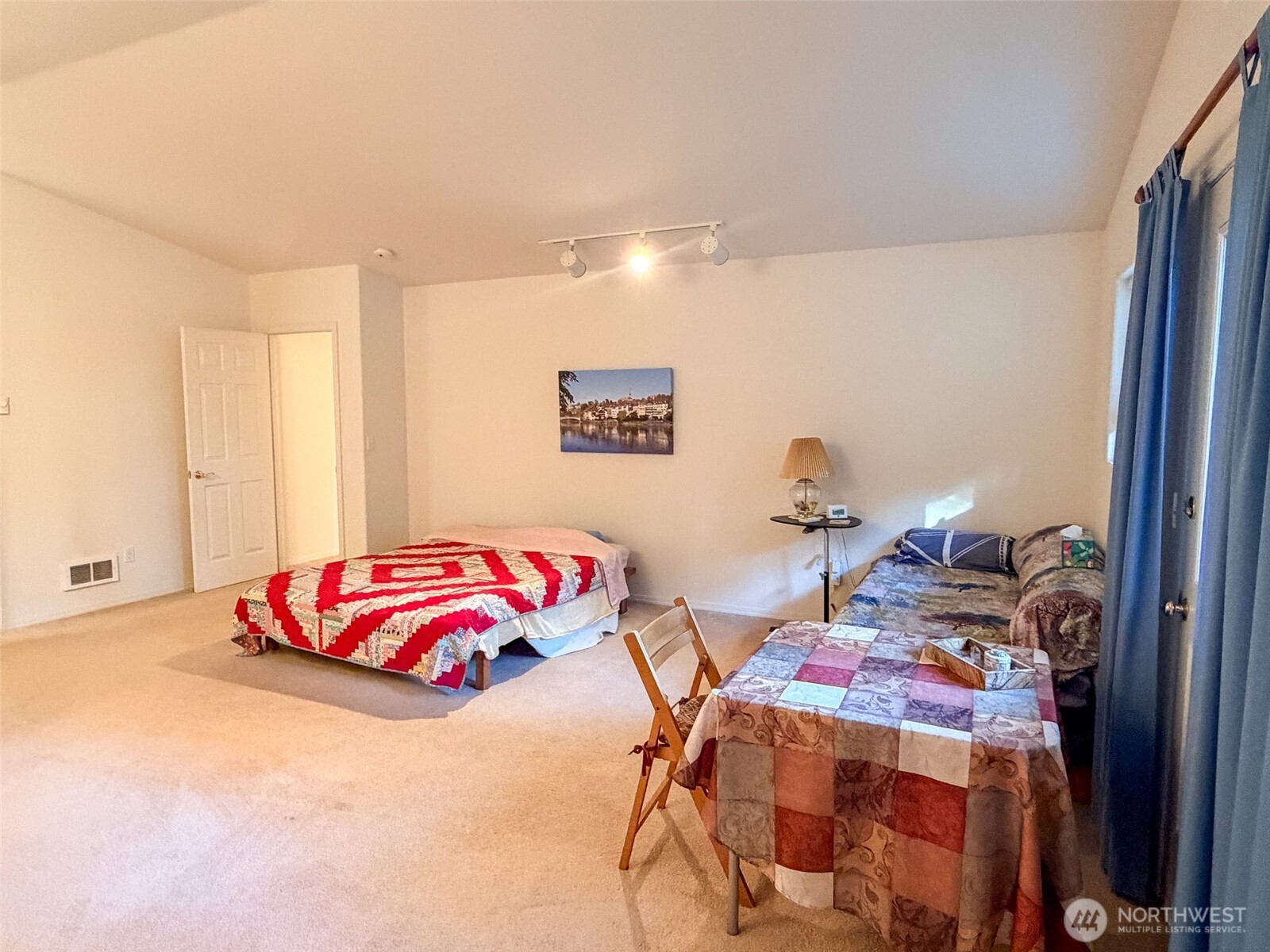 1344 Hancock Street Property Photo 18