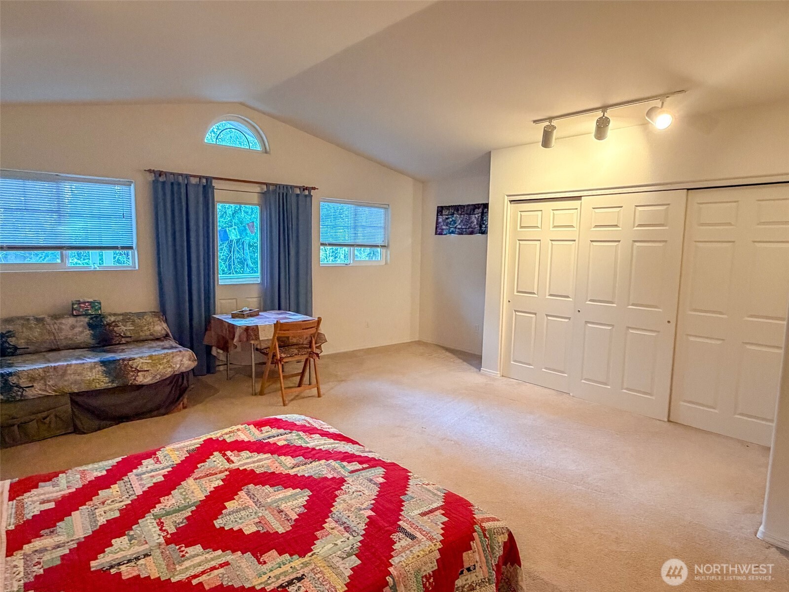 1344 Hancock Street Property Photo 19