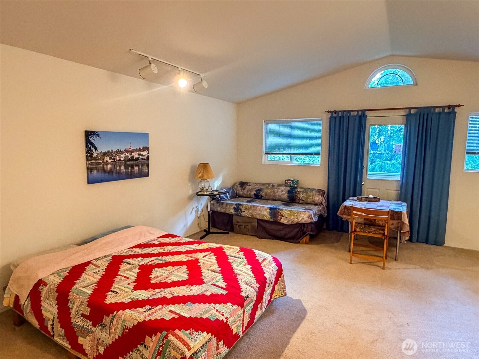 1344 Hancock Street Property Photo 20