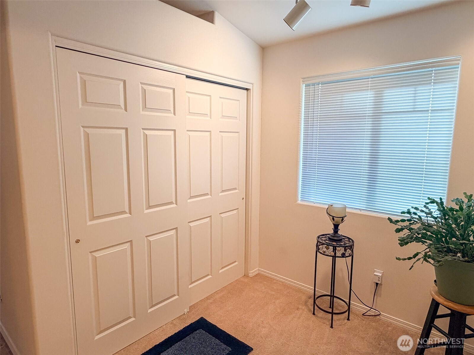 1344 Hancock Street Property Photo 23