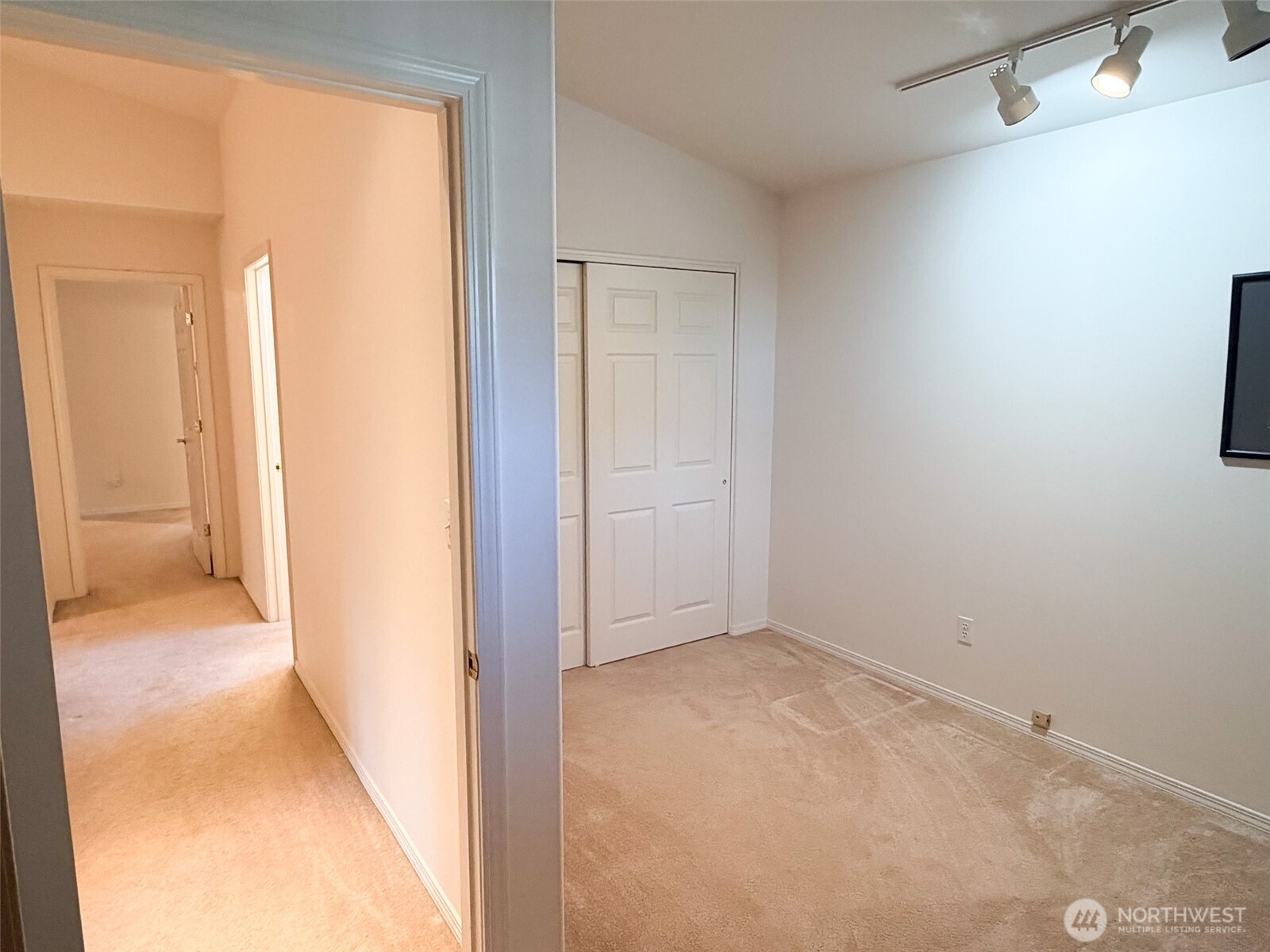 1344 Hancock Street Property Photo 29