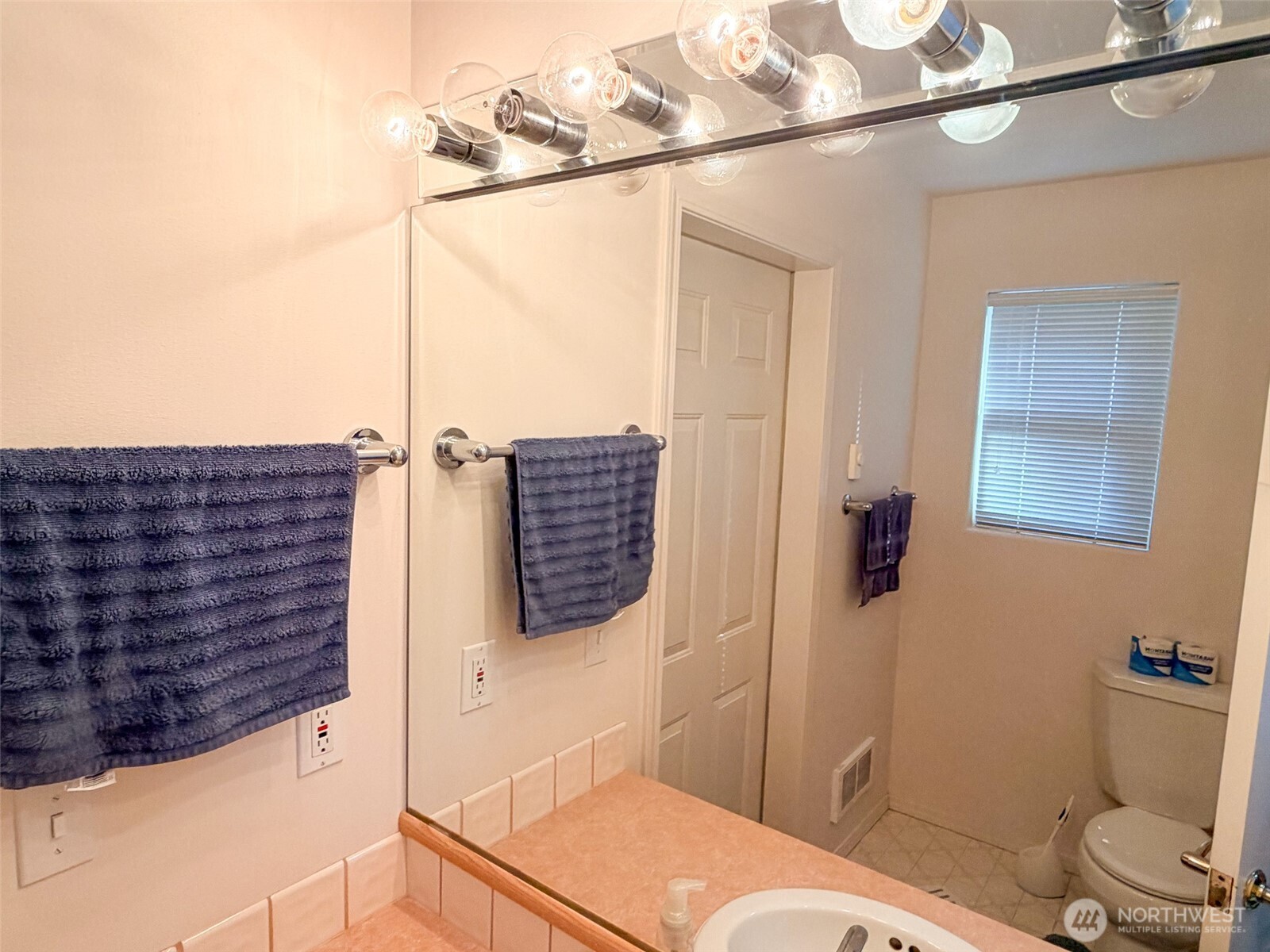 1344 Hancock Street Property Photo 33