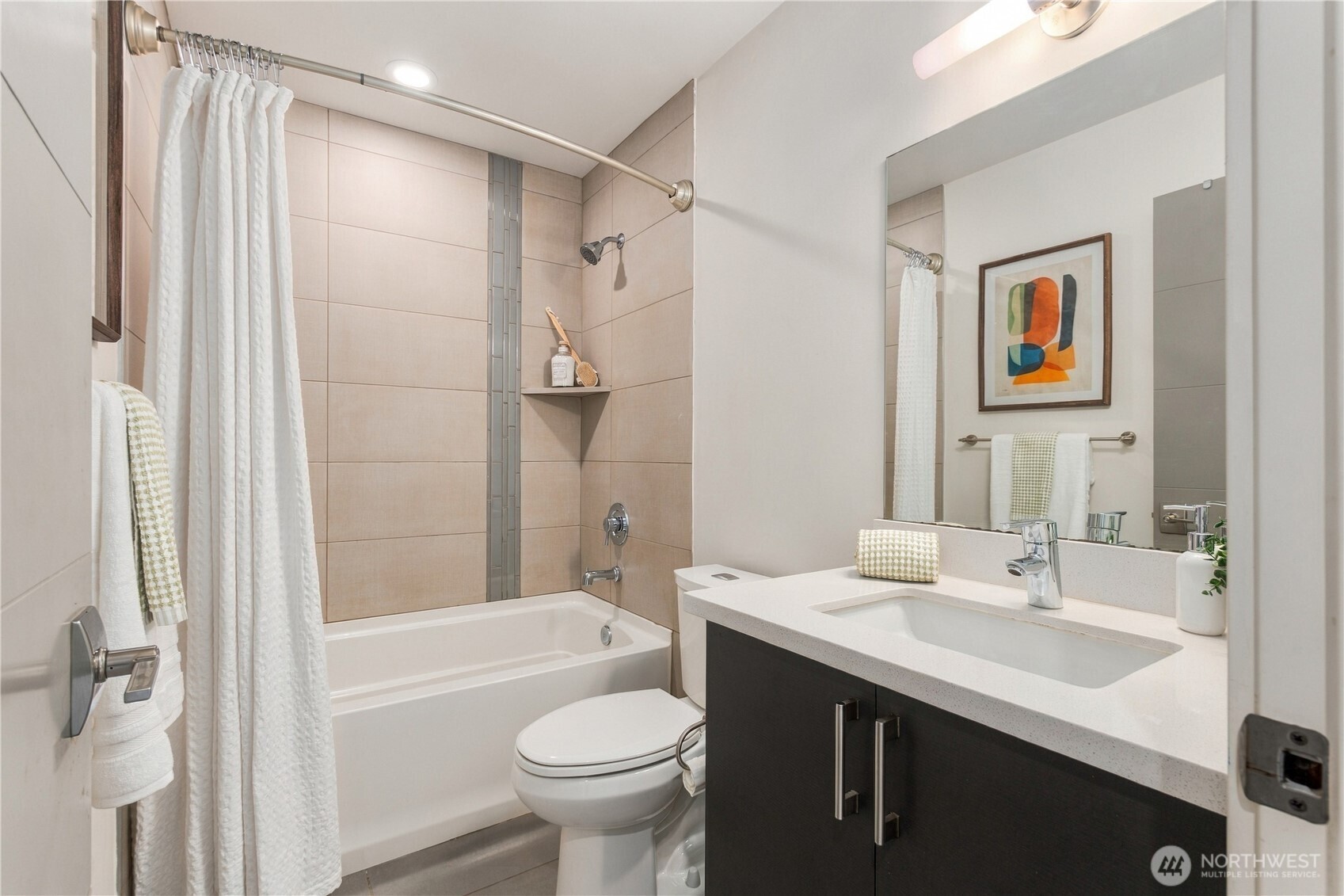 1768 Valentine Place Property Photo 4