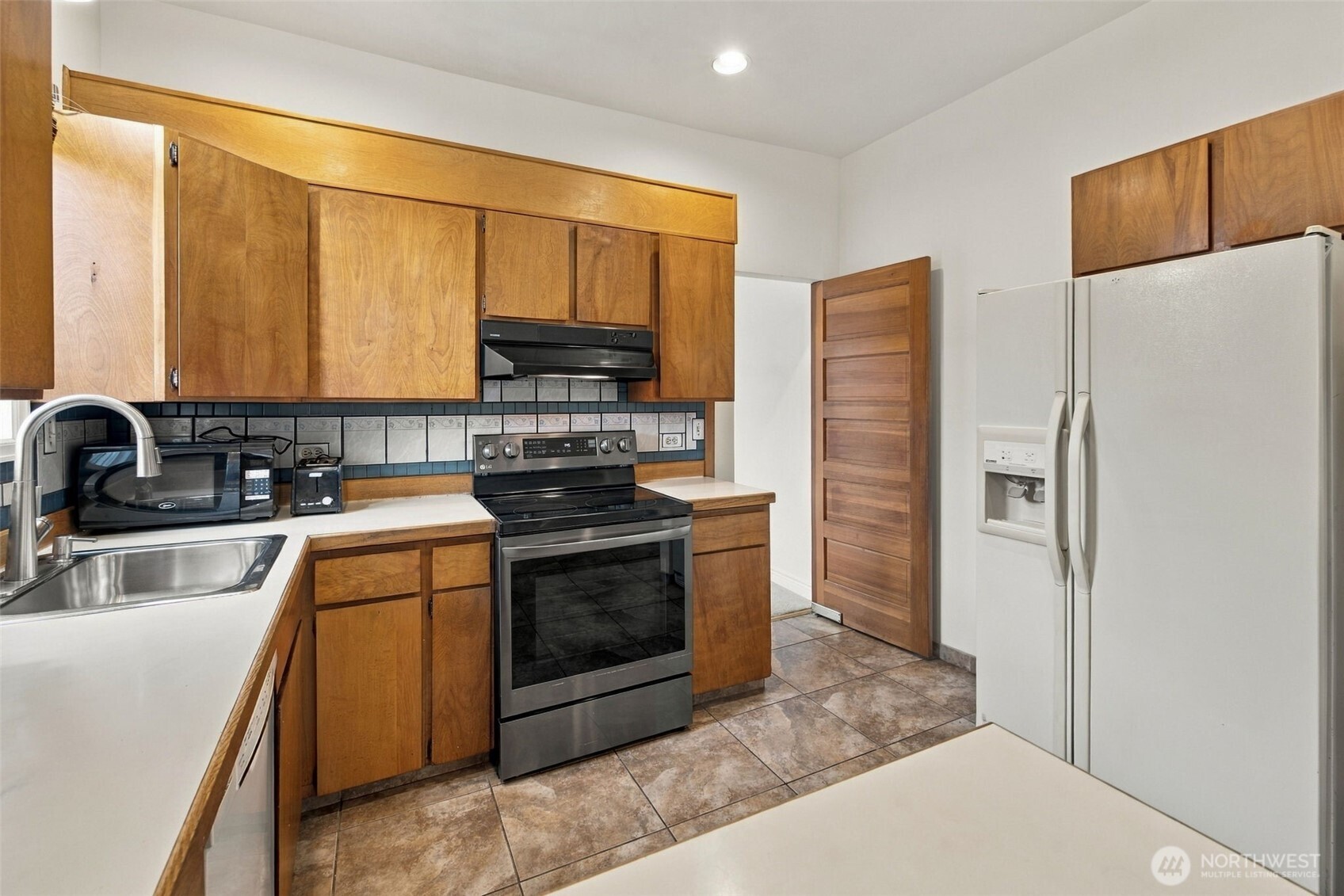 5240 S Dawson Street Property Photo 10
