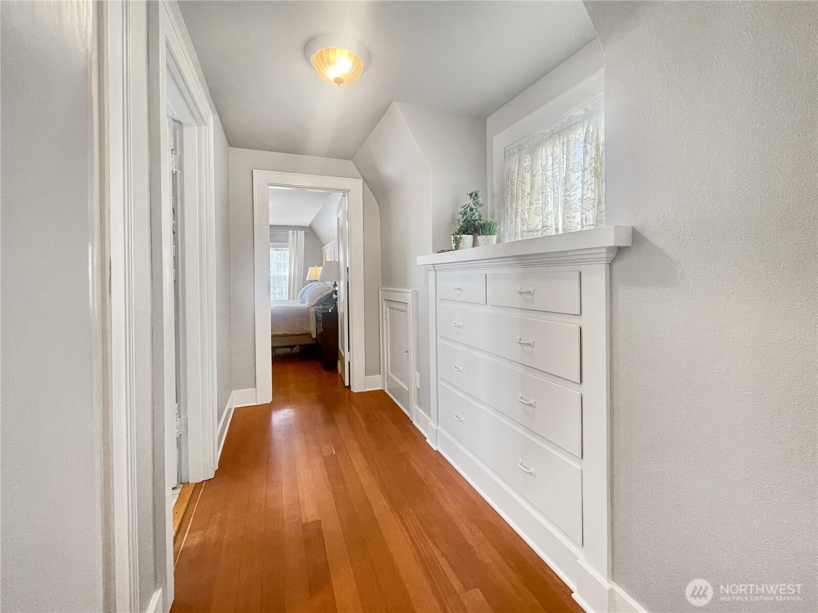 912 N Division Street Property Photo 22