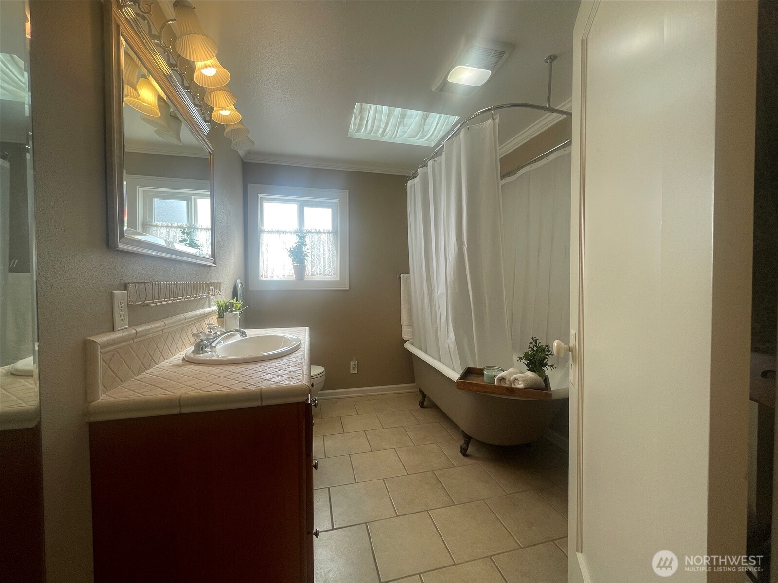 912 N Division Street Property Photo 26