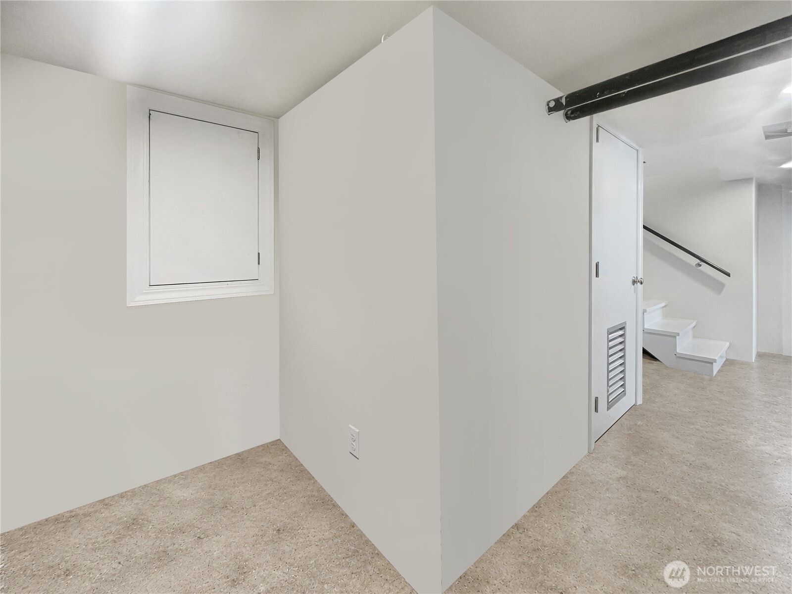 912 N Division Street Property Photo 30