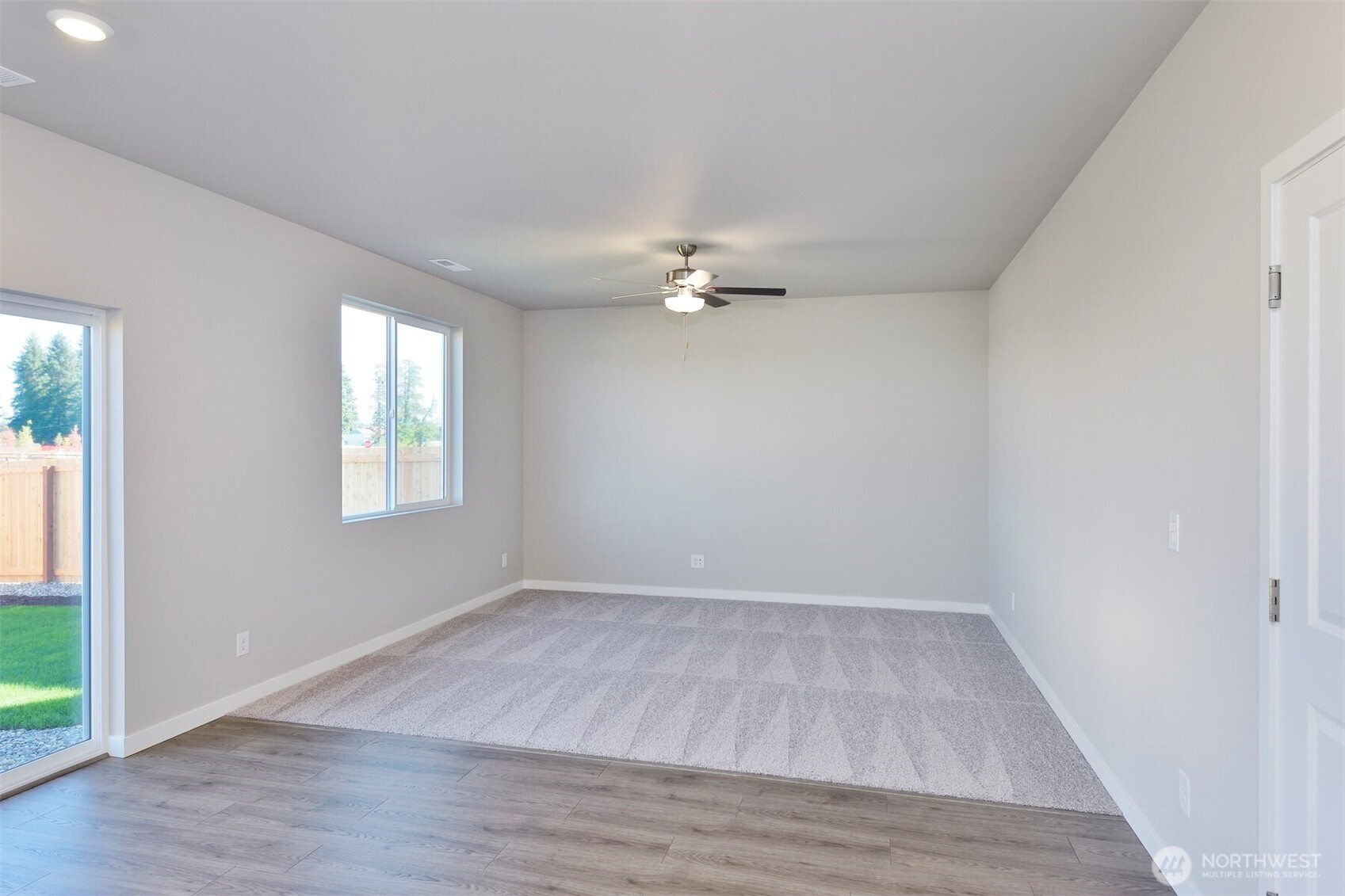 9723 Brown Street Property Photo 4