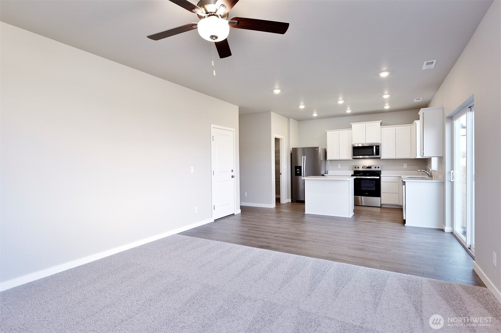 9723 Brown Street Property Photo 5