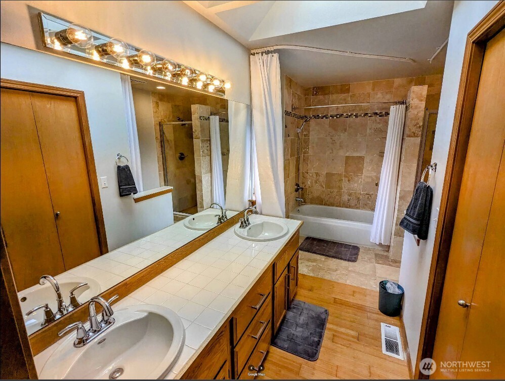 7126 58th Property Photo 3
