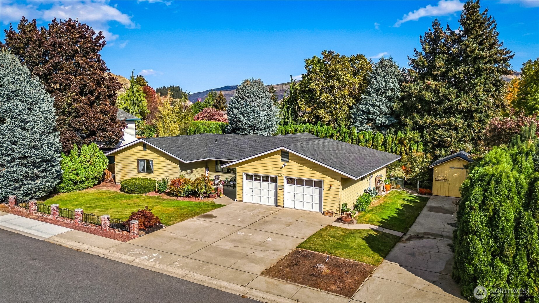 2567 Lemaister Avenue Property Photo 1