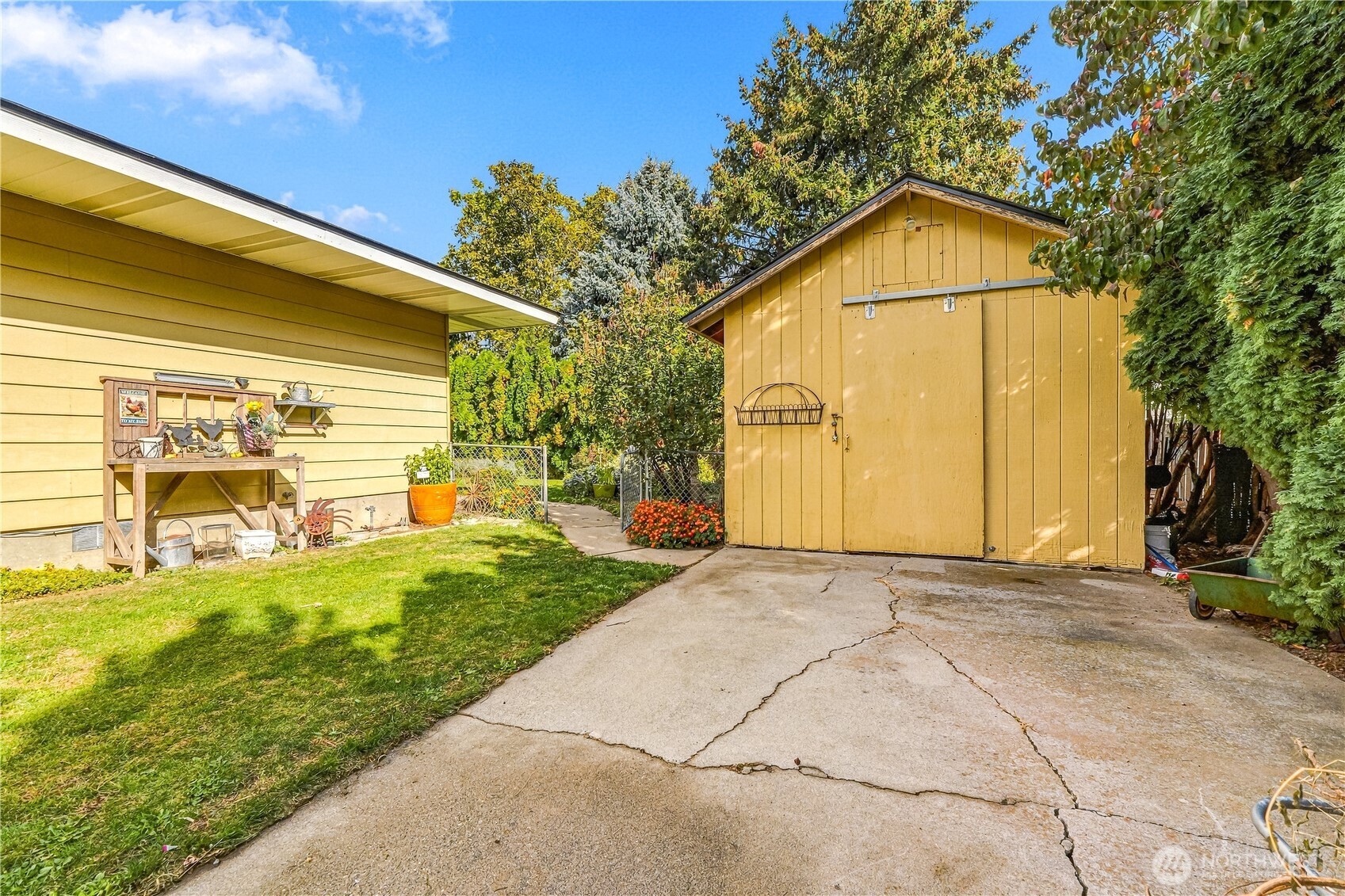 2567 Lemaister Avenue Property Photo 28